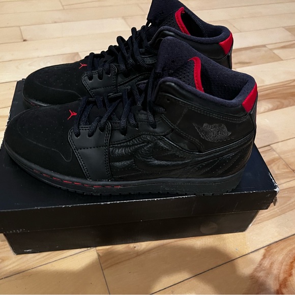 Air Jordan 1 Retro 99 - Picture 2 of 6